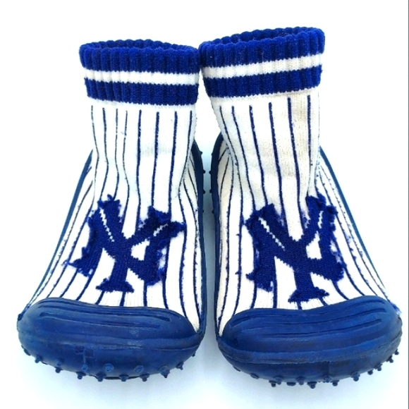 NY Yankees skidDERS Size 6/18mo - Picture 1 of 5